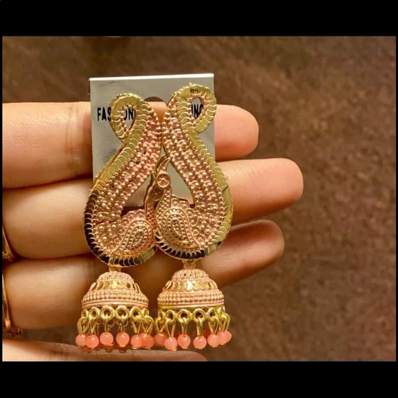 Beautiful and light weight earrings - Picture 4 of 6